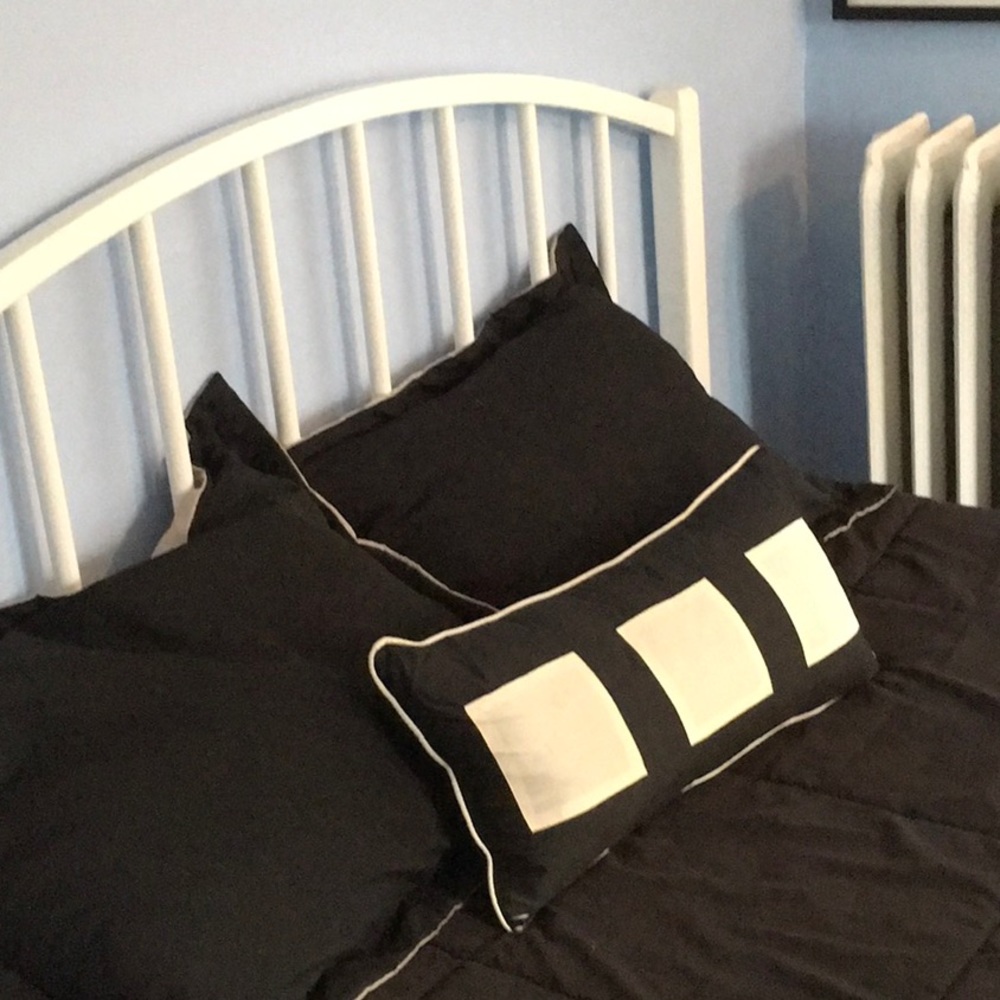Black/ivory raw silk accent pillow, oblong - Picture 3 of 6